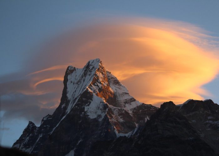 Leo núi ở Nepal