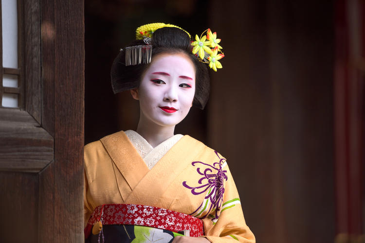 Kyoto,,japan,-,november,28,,2015:,a,woman,in,traditional