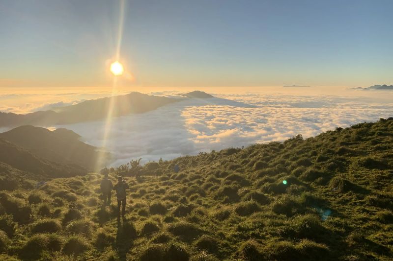 Tour Trekking - Đỉnh Lùng Cú, điểm Săn Biển Mây Bạc đẹp Ngây Ngất Người Trekking