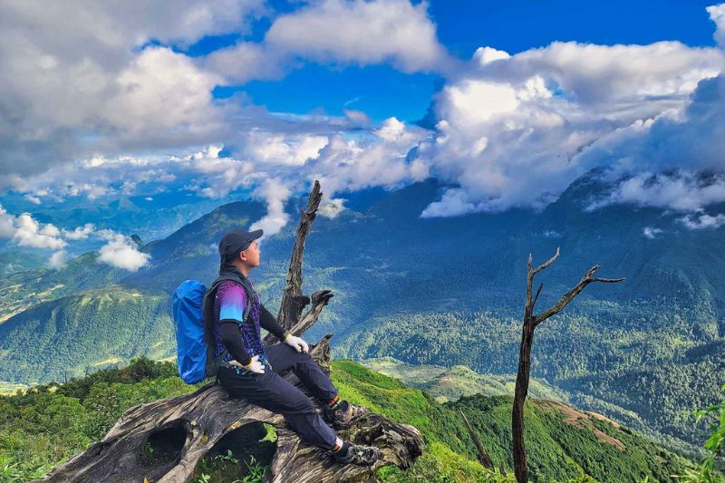 Tour Trekking - Quan Cảnh Trên đỉnh Núi Nhìu Cồ San đẹp Hút Hồn Những Con Người đam Mê Khám Phá Thiên Nhiên