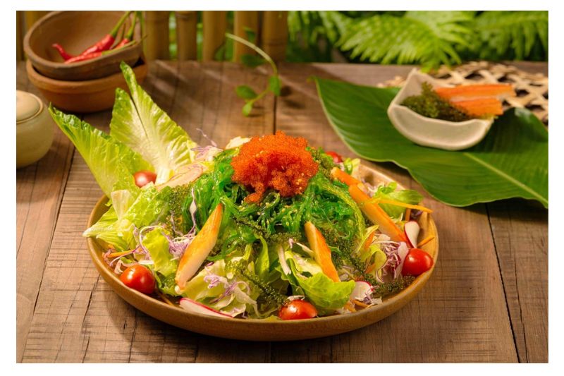 Year End Party - Trình Bày Và Thưởng Thức Salad Hải Sản. Source Sưu Tầm Internet