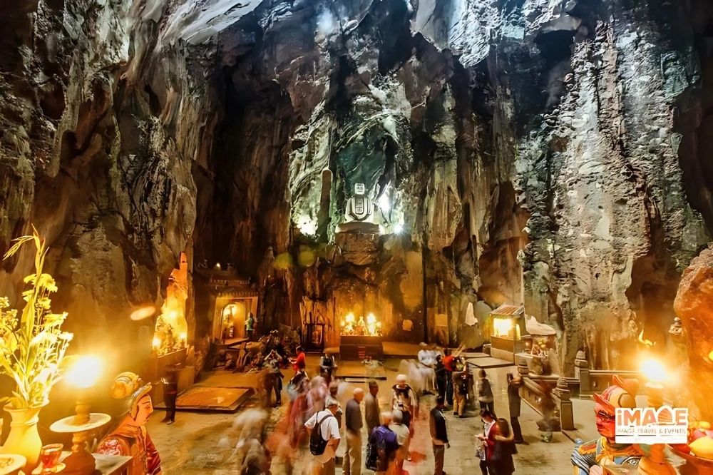 Quần thể di tích danh thắng Ngũ Hành Sơn gồm 6 ngọn núi đá vôi