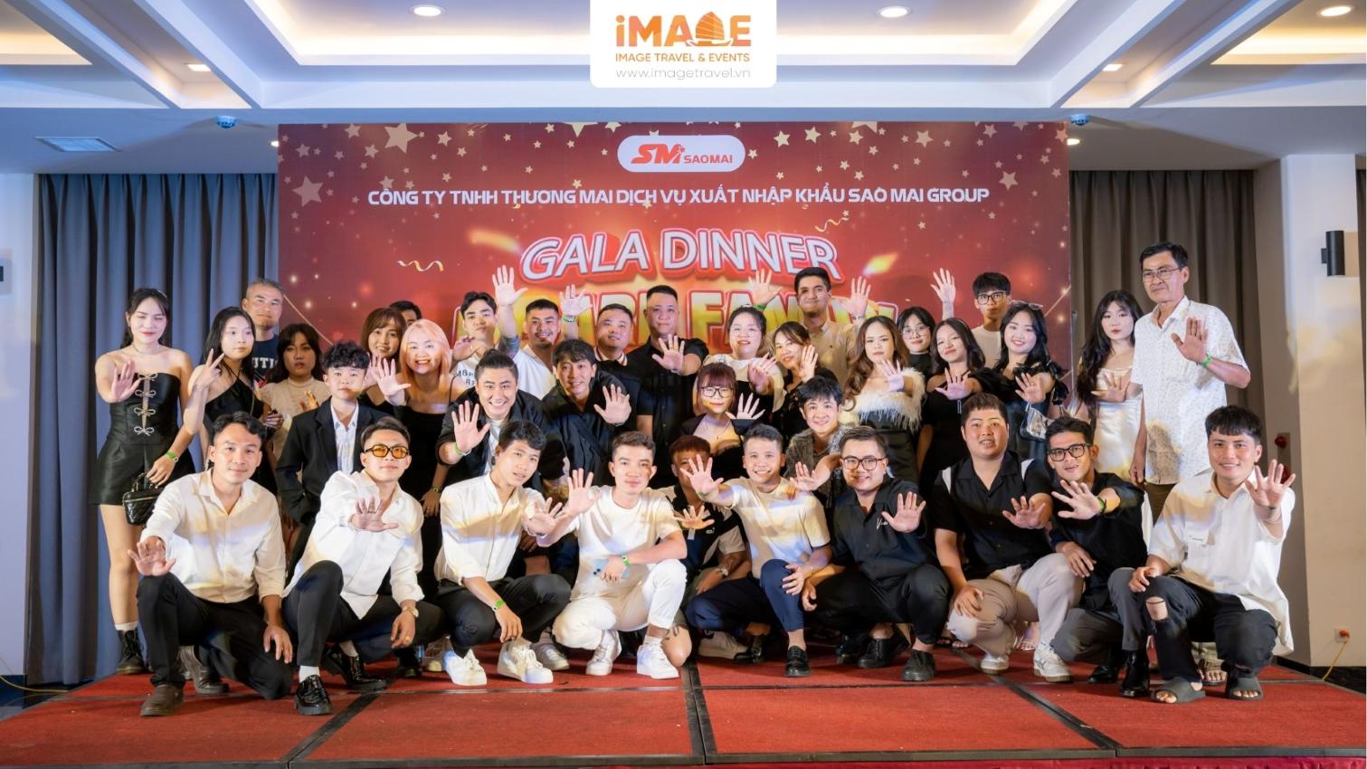 Tổ Chức Gala Dinner
