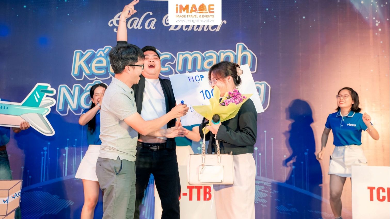 Vinh Danh Nhân Viên Của Năm
