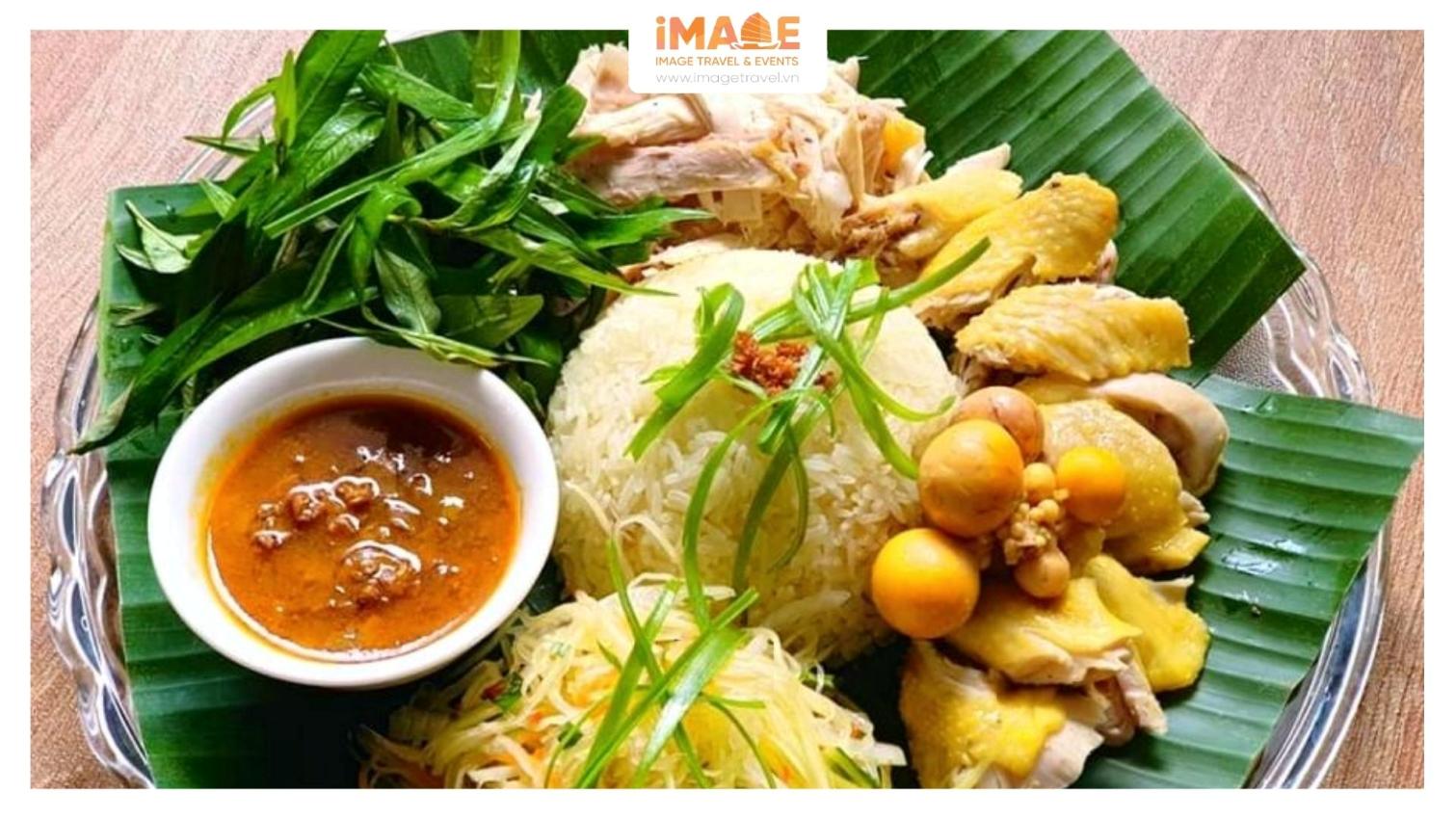 Cơm Gà Hội An – Món Ăn Giản Dị Mà Lôi Cuốn