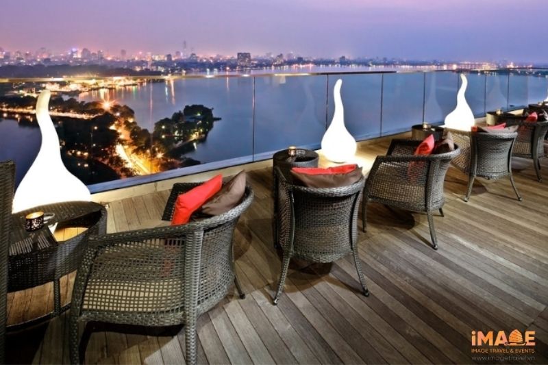 Rooftop Bar - Không Gian Thoáng đãng