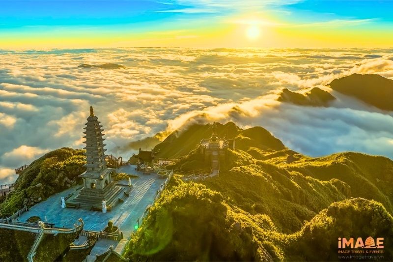 Fansipan - Mây Ngang Tầm Mắt