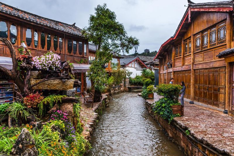 Tour Lệ Giang, Con kênh thơ mộng uốn lượn giữa khu phố cổ