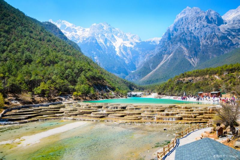Tour Lệ Giang, Hồ Lam Nguyệt 