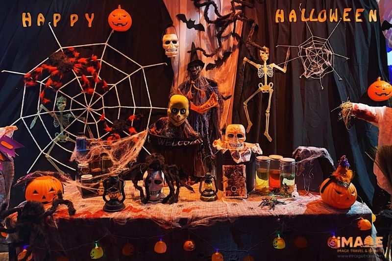 Trang Trí Halloween Phong Cách Ma Mị