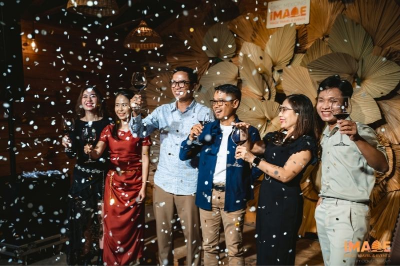 Gala Dinner Sôi động Trong Tour