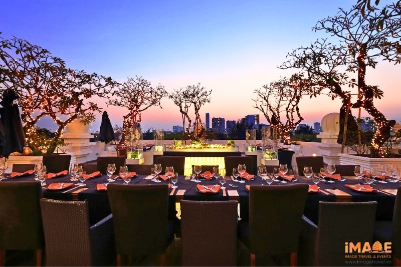 Nhà Hàng Rooftop - View Thành Phố Lung Linh