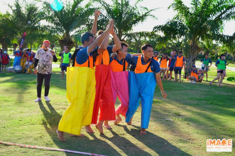 Nhảy Lò Cò Quanh Vòng Tròn