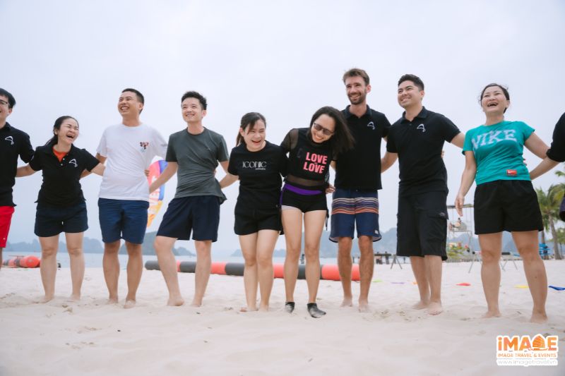Chụp ảnh Tập Thể Với Dáng Kiểu Ngộ Nghĩnh