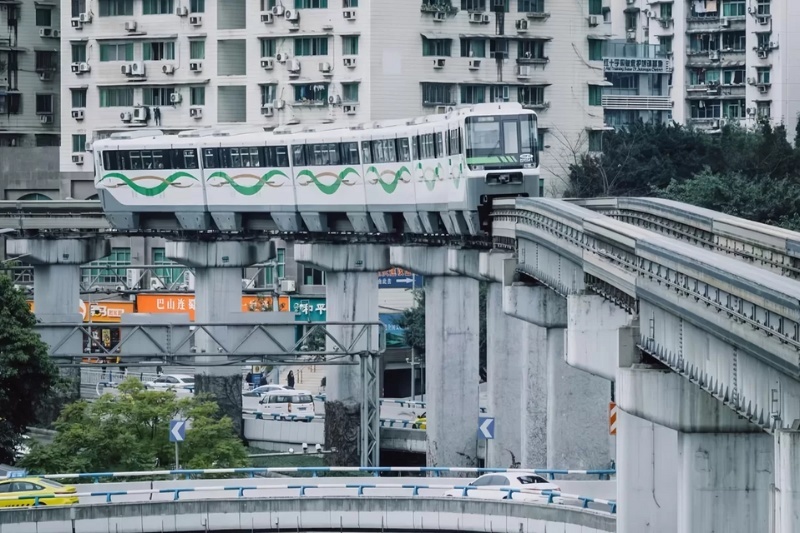 Tàu xuyên chung cư