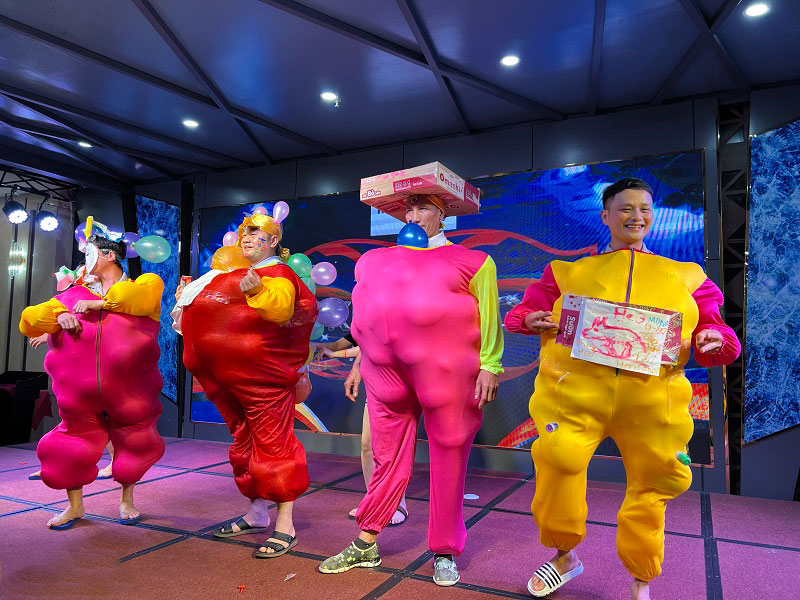 5-sai-lam-khi-to-chuc-year-end-party-3